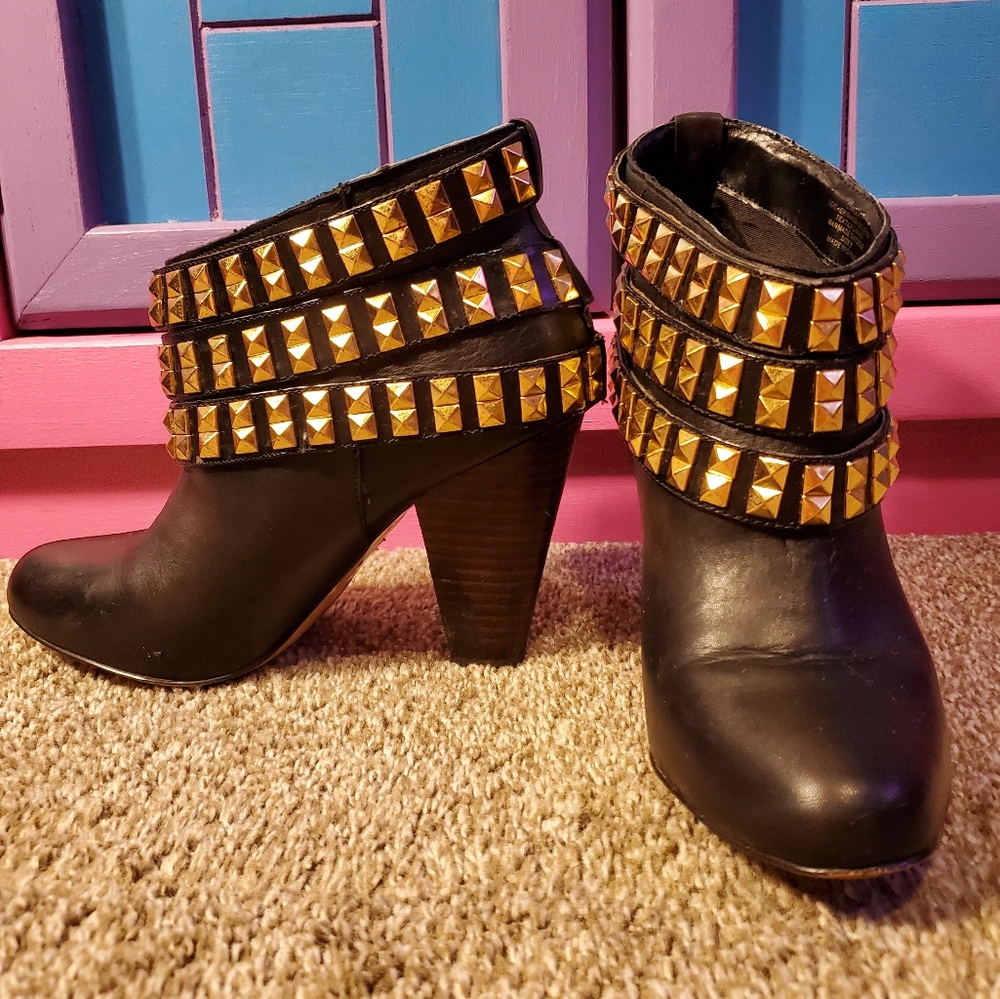 Betsey Johnson Goldtone Studded Black Leather Heeled Boot Bootie Size 7